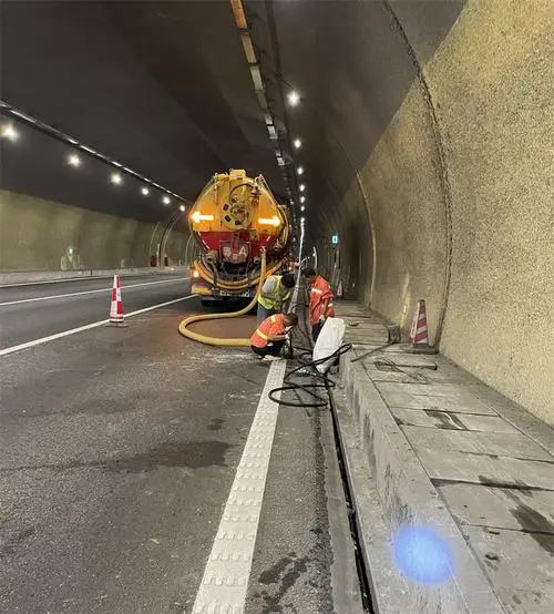 永康隧道排水渠清淤